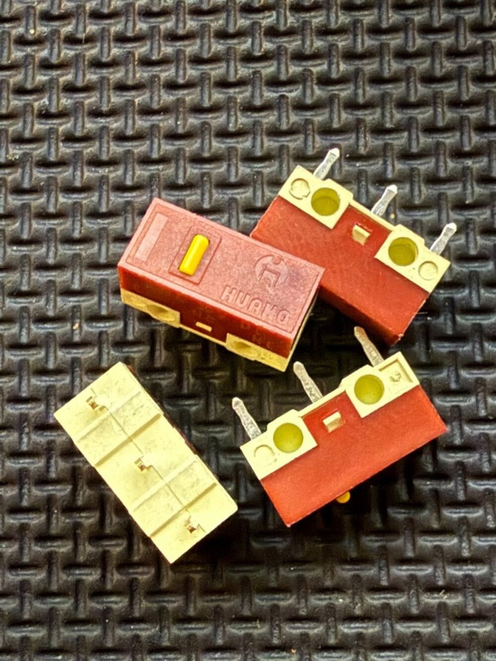 HUANO Silent Yellow Dot Linear Mute 20M Mouse Micro Switch (4 Pieces) US Stock